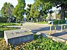 周辺：十三公園 ■スペインの街角を思わせるようなオシャレな噴水や、子供用の遊技器具などがあり、木々も多く、緑陰の心地よさが楽しめます♪ 640m