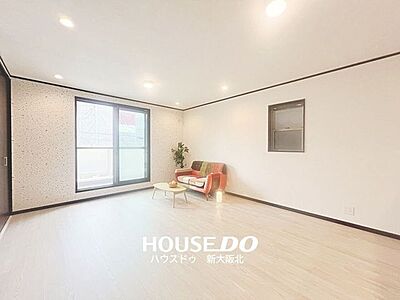 外観:■リビングは16帖の広さがあり、ダイニングテーブルやソファなどの家具を置いても十分な広さがあります!■家族みんながゆったりくつろげる空間になりそうですね! 外観:■リビングは16帖の広さがあり、ダイニングテーブルやソファなどの家具を置いても十分な広さがあります!■家族みんながゆったりくつろげる空間になりそうですね!