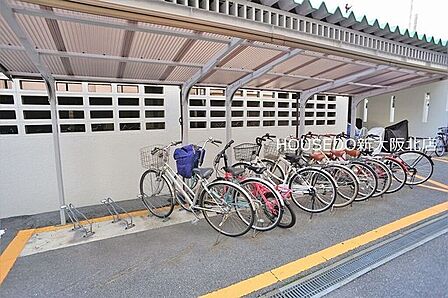 ■屋根付き駐輪場！雨が降っても大事な自転車が傷みにくくいいですね！