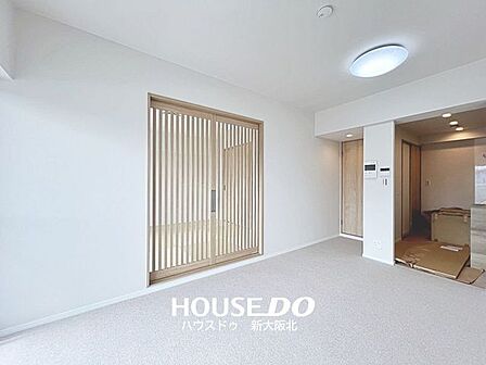 ■リビング横には和室を配置♪■扉を開ければリビングと一体感のある空間として使え、くつろぎスペースやお子様の遊び場など幅広く活用できます!