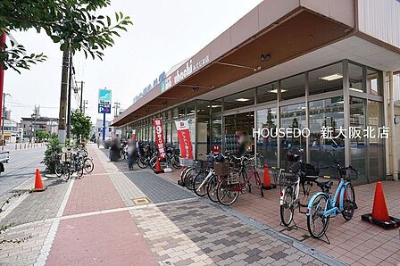 ■毎日の食材や日用品のお買い物に便利な立地♪■買い忘れがあっても気軽に立ち寄れ、家事の時短にもつながる嬉しい住環境です！