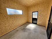 室内(2025年4月)撮影◎本日内覧可能◎アウトドア用品など土や泥で汚れやすいものを収納できます◎また趣味の作業場としても使うなど、多目的に使うことができます♪