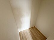 室内(2026年3月)撮影◎本日案内可能◎季節物の家電や趣味道具など収納できるウォークインクローゼット付き！