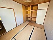 室内(2024年12月)撮影◎現地案内予約受付中！◎大容量の押入付き！布団や座布団をたっぷり収納できます。