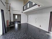 室内(2026年4月)撮影◎本日案内可能◎上部は吹抜になっており窓が設けられているため、たっぷりと光が差し込みます♪