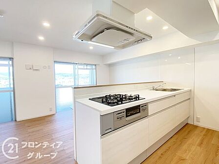 対面カウンターで、家族とコミュニケーションを取りながら料理ができるキッチンです。