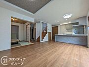 広々としたリビングで、明るい日が差し込みます！家族団らんの時間をゆったりと過ごせます！