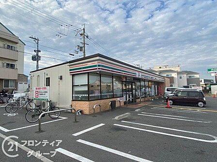 セブンイレブン向日一文橋店 徒歩5分。 390m