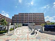 機能性とデザイン性を兼ね備えたマンション外観は、住む人に快適な生活を提供します。スタイリッシュなデザインが魅力で、日々の生活に彩りを添えます