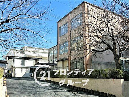 京都市立安祥寺中学校 徒歩6分。 470m