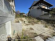 前道が広く、駐車も楽々できる便利な立地です。
