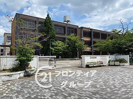 京都市立西ノ京中学校 徒歩10分。 750m