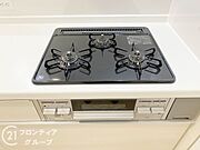 使い勝手のよい三つ口コンロです。ビルトインコンロで吹きこぼれのお掃除もらくらく