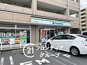 ファミリーマート伏見小栗栖南店 徒歩3分。 220m