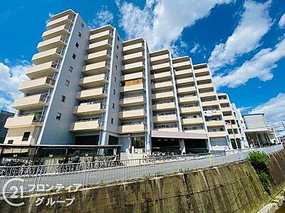 外観:駅から徒歩6分のマンションは、通勤や通学にとても便利で、時間を有効に使える素晴らしい立地です! 外観:駅から徒歩6分のマンションは、通勤や通学にとても便利で、時間を有効に使える素晴らしい立地です!