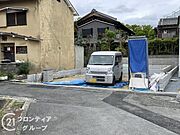 八幡小学校、スーパー、コンビニが徒歩6分圏内で生活がしやすい環境です