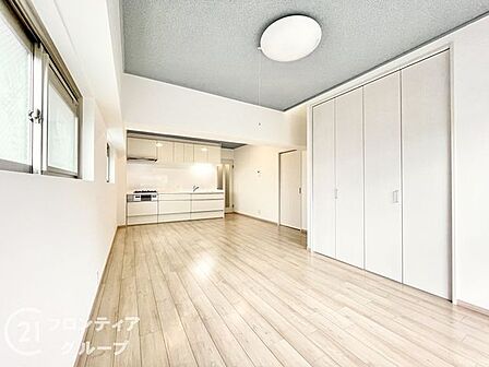 リフォーム済み！洗面・浴室・トイレ・キッチン・建具を新調、フローリング・CF・全室クロス貼替。ガス給湯器新調、室内クリーニング済。安祥寺中学校まで徒歩約5分と通学便利です