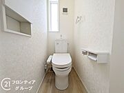 オート開閉のフタなので、手を触れず清潔・快適なトイレです！