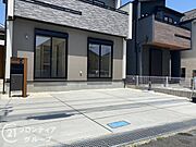駐車場完備で、車をお持ちの方も安心して利用できる便利で快適な環境が整っており、日常の移動がスムーズです！