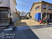 スーパーやドラッグストアも近く、利便性の良いエリアです