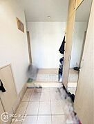 温かみのある玄関で、住む人を優しく迎える空間です