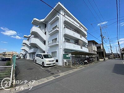外観:スーパー、コンビニが徒歩圏内のマンションは、日常の買い物が便利で、生活の利便性が高い魅力的な住環境です! 外観:スーパー、コンビニが徒歩圏内のマンションは、日常の買い物が便利で、生活の利便性が高い魅力的な住環境です!