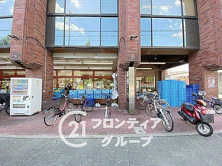 業務スーパー伏見店 徒歩5分。 330m