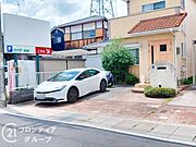 使いやすい駐車場で、家族全員が快適に利用できるスペースです