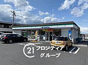 ファミリーマート大津大萱店 徒歩5分。 340m