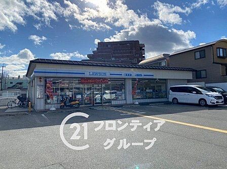 ローソン山科左義長店 徒歩3分。 180m
