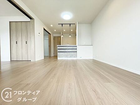 リフォーム済み！システムキッチン・トイレ・洗面台・浴室新調、クロス・床張替。JR「丹波口」駅徒歩約6分、全居室収納豊富で食洗機付。光徳小学校まで徒歩約4分と通学便利なマンションです