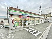 ファミリーマート宇治紫ケ丘店 徒歩7分。 530m