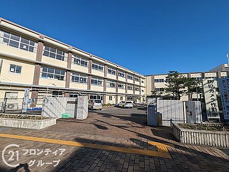 大津市立平野小学校 徒歩9分。 700m