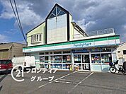 ファミリーマートそがわ千町店 徒歩8分。 580m