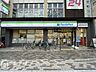 周辺：ファミリーマート堀川今出川店 徒歩4分。 300m