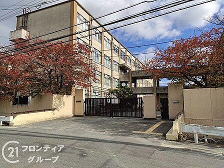京都市立神川中学校 徒歩27分。 2090m