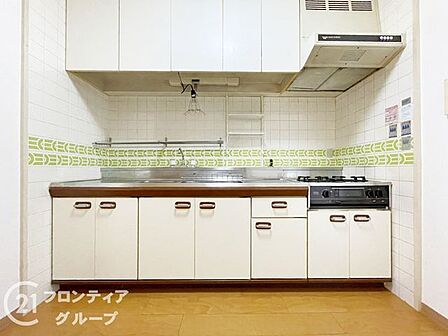 広々としたワークトップなら休日の本格的な料理作りもスムーズに進みますね!お気に入りのキッチンツールに囲まれながら、大切な家族のために腕を振るう時間は何よりの贅沢で幸せなひとときになりそうです