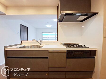 対面カウンターで、家族とコミュニケーションを取りながら料理ができるキッチンです