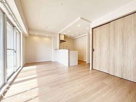 リフォーム済み!システムキッチン・ユニットバス・洗面化粧台・トイレを交換し全室クロス・床材も新規貼替え。建具も新規取付済みの清潔な住まいです。木幡小学校まで徒歩約11分。