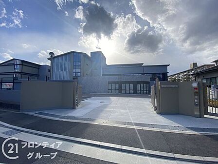 京都市立洛西陵明小中学校 徒歩11分。 880m
