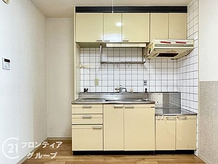 暮らしの質を高める機能美に満ちた調理空間!お手入れのしやすいワークトップや充実した設備が整い、美味しい香りと幸せな会話が自然と広がる家庭のメインステージ!