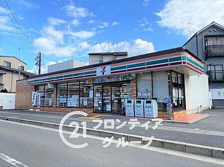 セブンイレブン京都牛ケ瀬店 徒歩11分。 850m