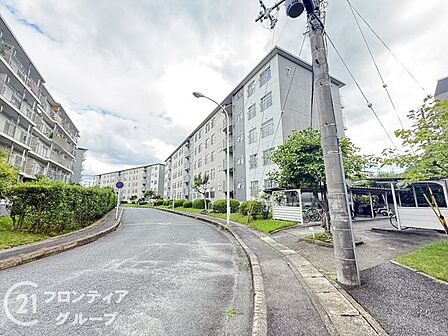 住まい選びは、価格や立地だけでなく、将来の暮らし方まで含めて考えることが大切です。今の段階で気になっていることを、まずスタッフに話してみてください