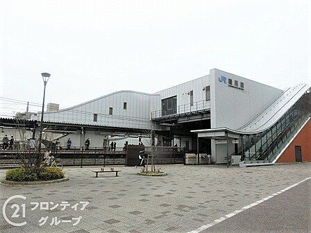 桂川駅(JR西日本 東海道本線) 徒歩3分。 240m