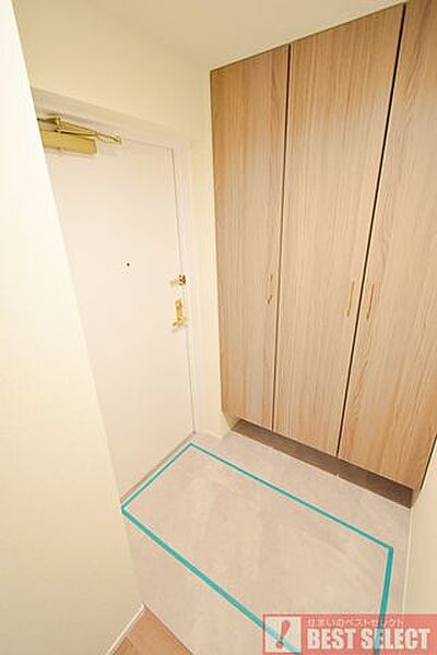 玄関を拡大表示