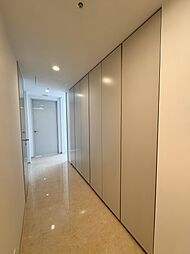 廊下収納も充実しています。