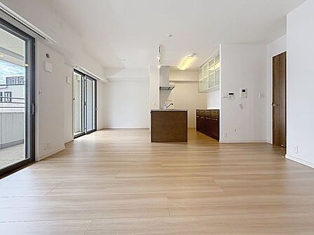 明るい色合いの建具を使用することでナチュラルで優しい癒しの空間を演出しています。