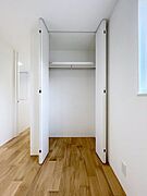 各居室に収納があります。