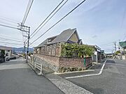 角地に位置しており、一際存在感があります。