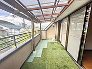2階部分のバルコニー。屋根付なので急な雨も心配ありません。